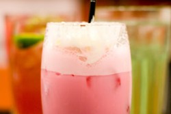 Коктейл от малини и сладолед