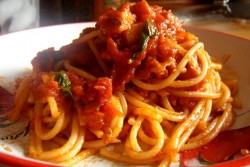 Спагети с шунка и кашкавал
