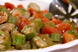 Пикантна бамя с домати