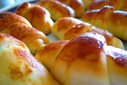 Козуначени кифлички с мармалад