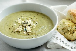 Крем супа от броколи и синьо сирене