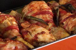 Пилешки кълки с горчица и бекон